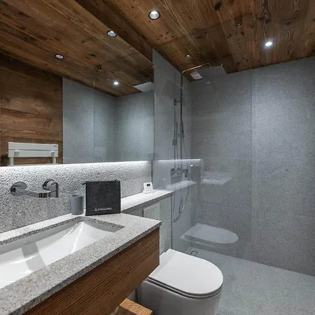 Spacieux Et Lumineux Avec Spa, Cinema Et A Demi-quartier, - Fr-1-569-191 Chalet Megeve